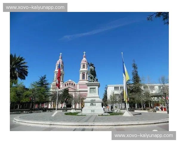 绿茵锋芒的华丽博弈：当圣地亚哥的优雅遇见兰卡瓜的坚韧